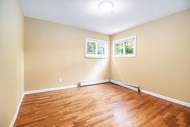 Building Photo - 392 Firwood St