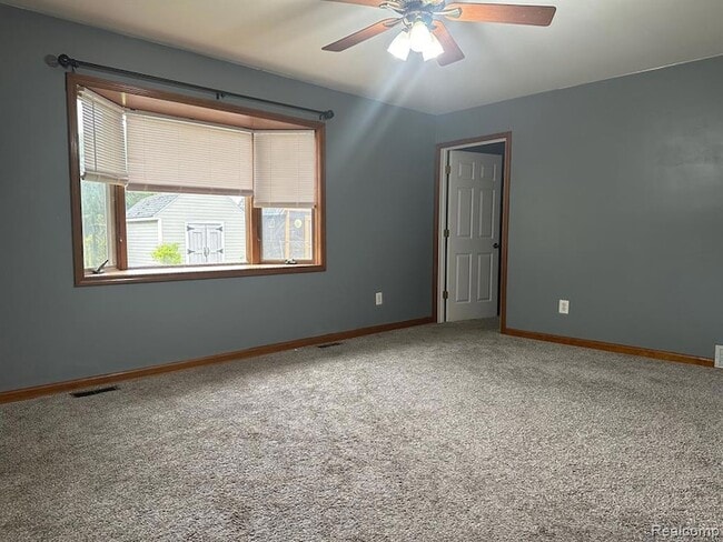 Building Photo - 29543 Eiffel Ave