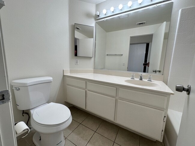 Building Photo - Cute 2-Bedroom Home for Rent with Large Backyard and in a cul-de-sac!