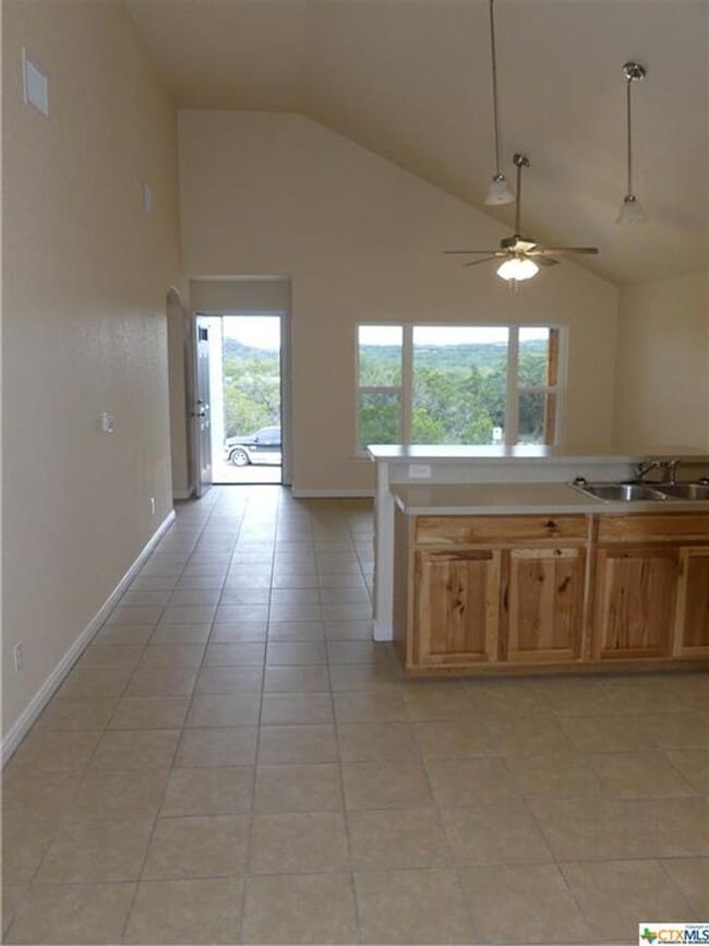 Building Photo - NEW ON MARKET