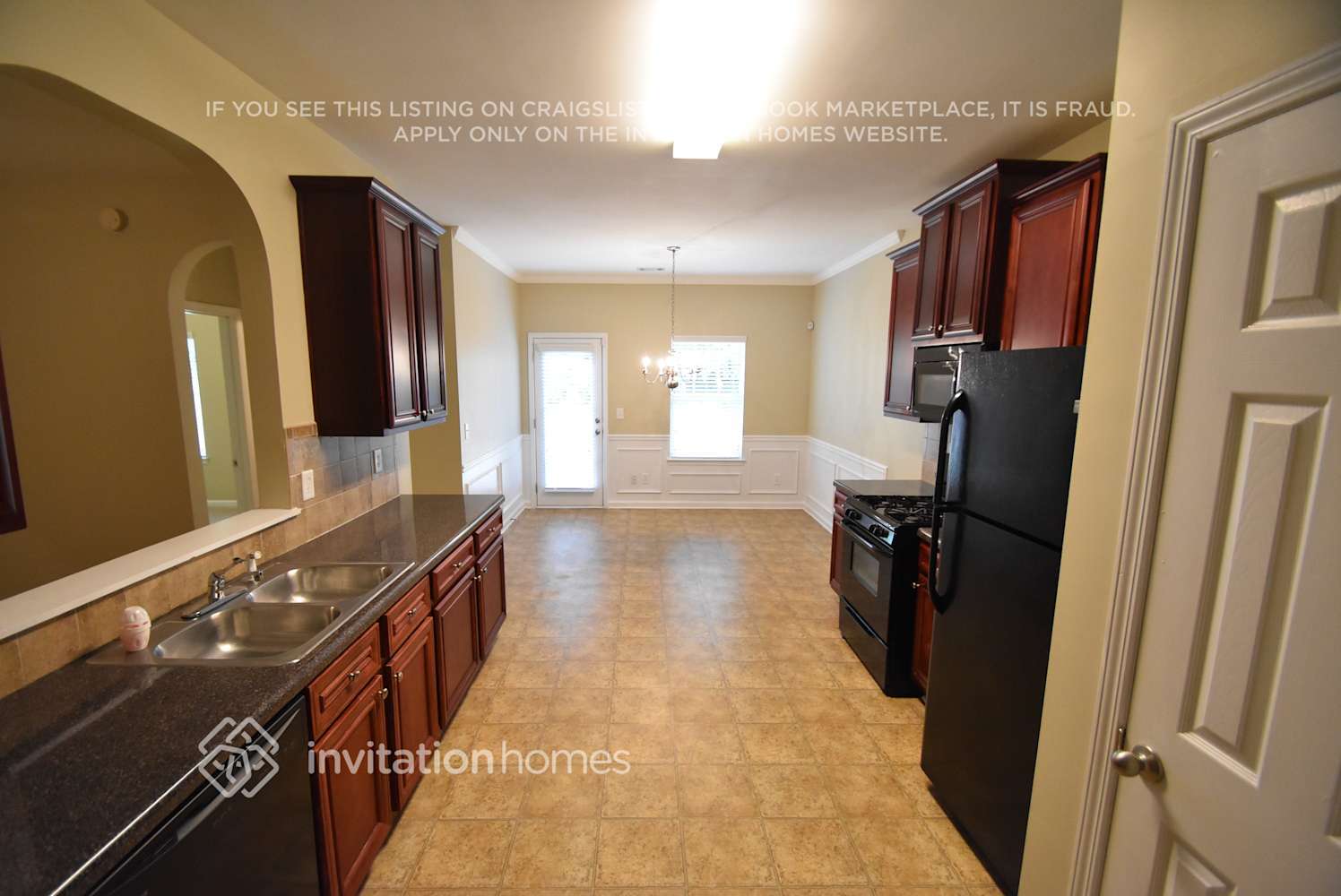 Building Photo - 70 Silver Willow Walk