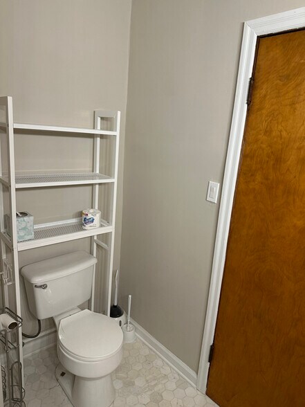 Building Photo - 83 S Lynhurst Dr