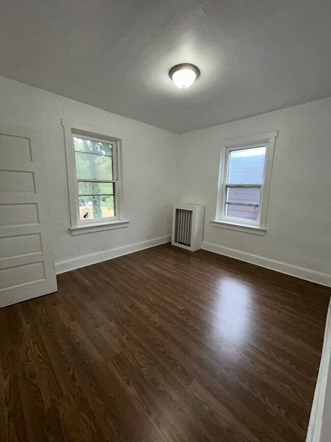 Building Photo - 28 Lee Ave