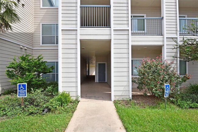 Building Photo - 12800 Melville Dr