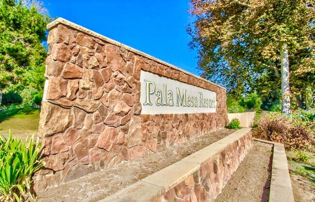 Building Photo - Beautiful, End-Unit, Ground Level, Largest SF 1/1 layout in the Pala Mesa Villas Community with G...