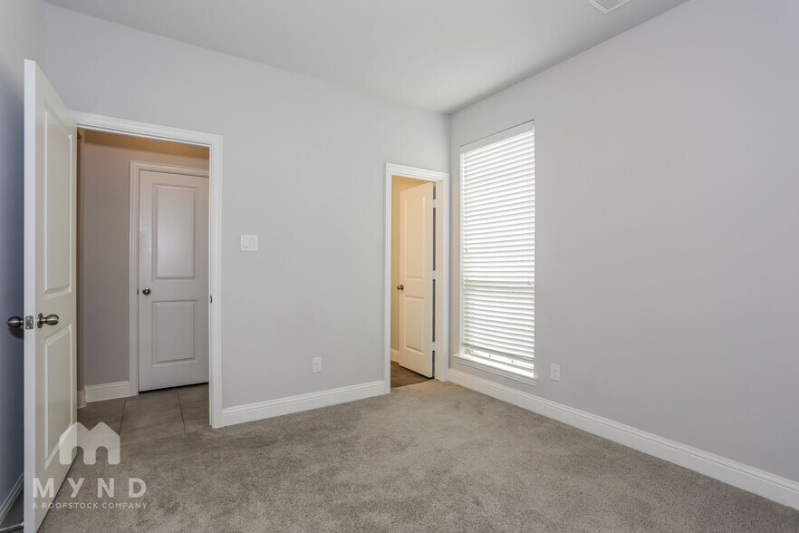 Building Photo - 120 Knight of Realm Blvd