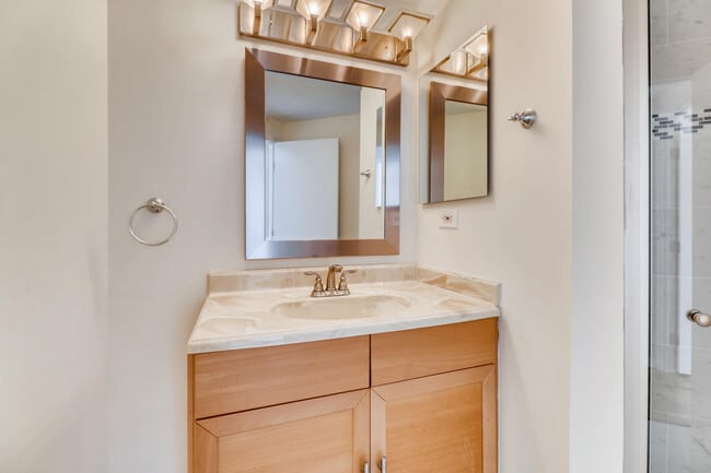 Building Photo - 250 President St