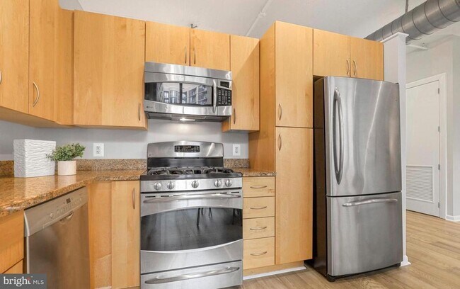 Building Photo - 811 4th St NW