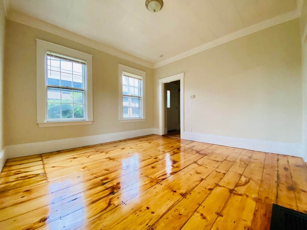 Building Photo - 18 Montvale Ave