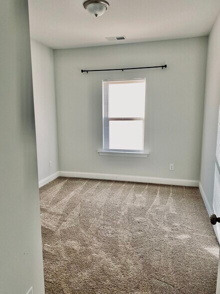Building Photo - 3218 Douglas Fir Rd