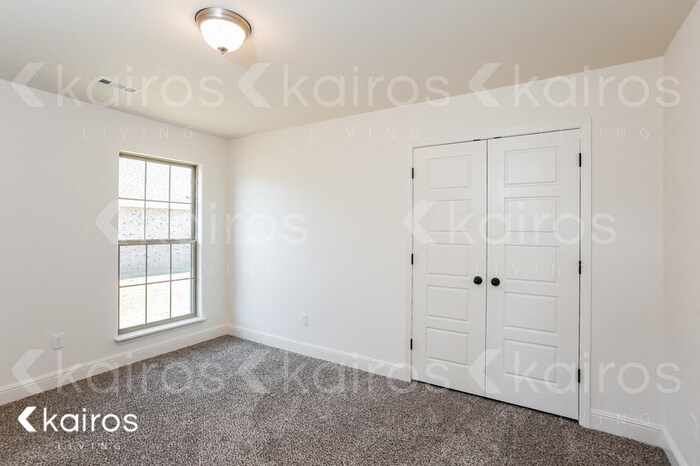 Building Photo - 105 White Oak St