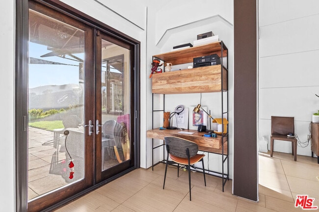 Building Photo - 2473 La Condesa Dr