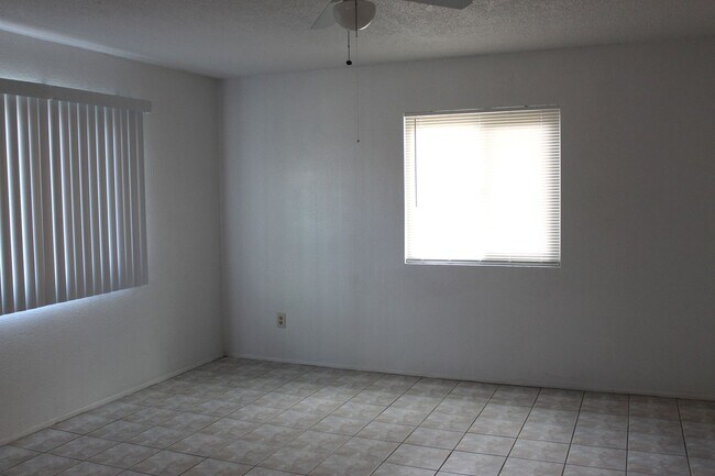 Building Photo - Cute Home for Rent South Bakersfield Cul De Sac