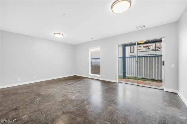Building Photo - 129 S 11th St