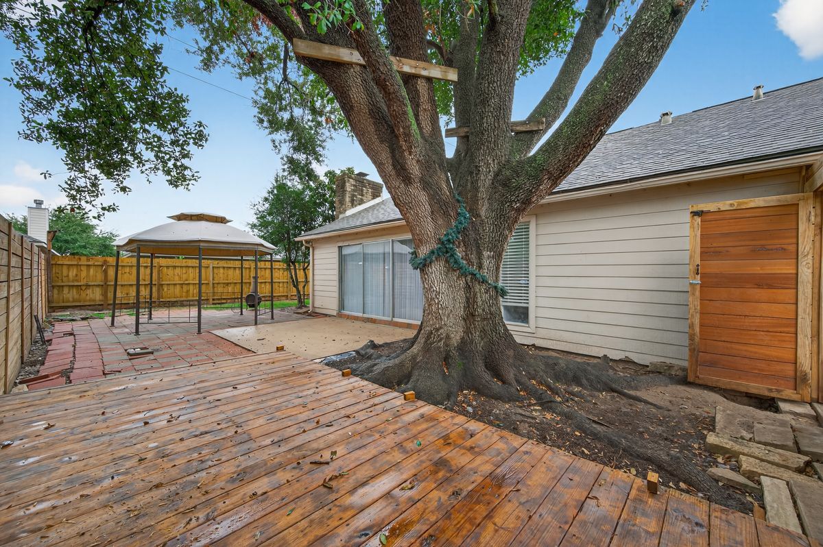 Building Photo - 6102 Crakston St