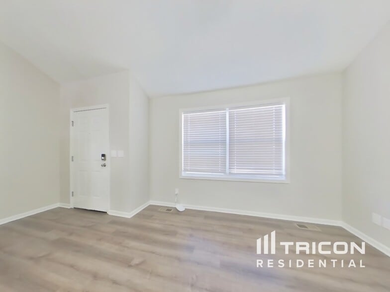 Building Photo - 8835 NE 73rd Ct