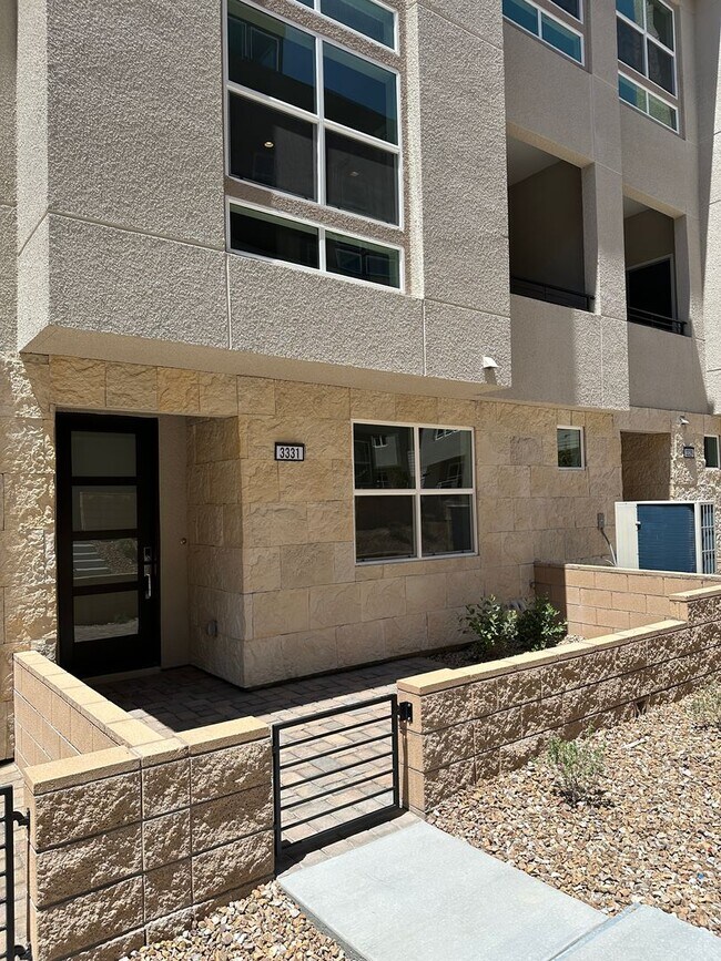 Building Photo - 3331 Esker Rdg Ave