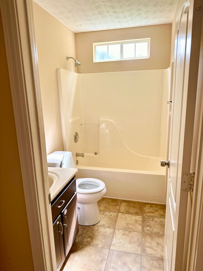Building Photo - 4552 Latchwood Dr