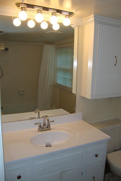 Building Photo - 4925 Hopedale Dr