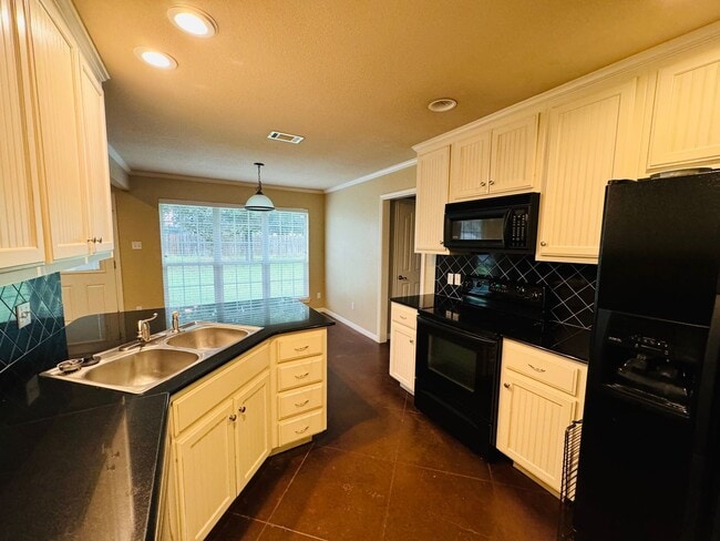 Building Photo - Beautiful China Spring Home