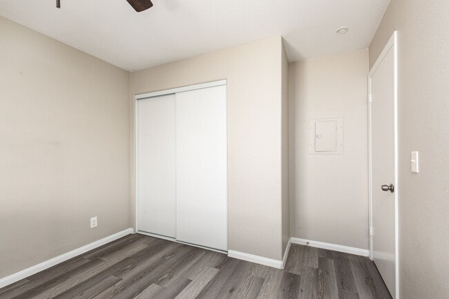 Building Photo - 2nd floor unit in gated community with pool/spa/tennis