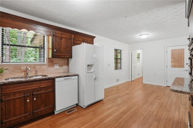 Building Photo - 4100 Dustin Dr NW