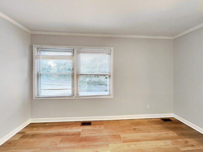 Building Photo - 325 Towergate Pl