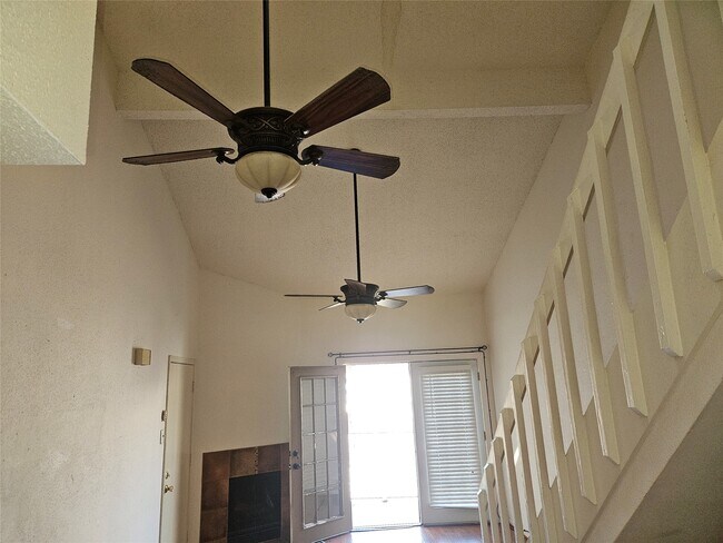 Building Photo - 2425 Holly Hall St