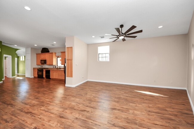 Building Photo - 832 W 27th St