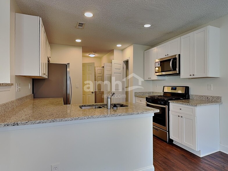 Building Photo - 3112 Teton Dr