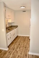 Building Photo - 300 Apache Dr