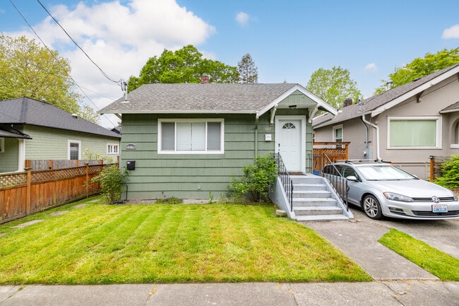 Building Photo - 3317 36th Ave S