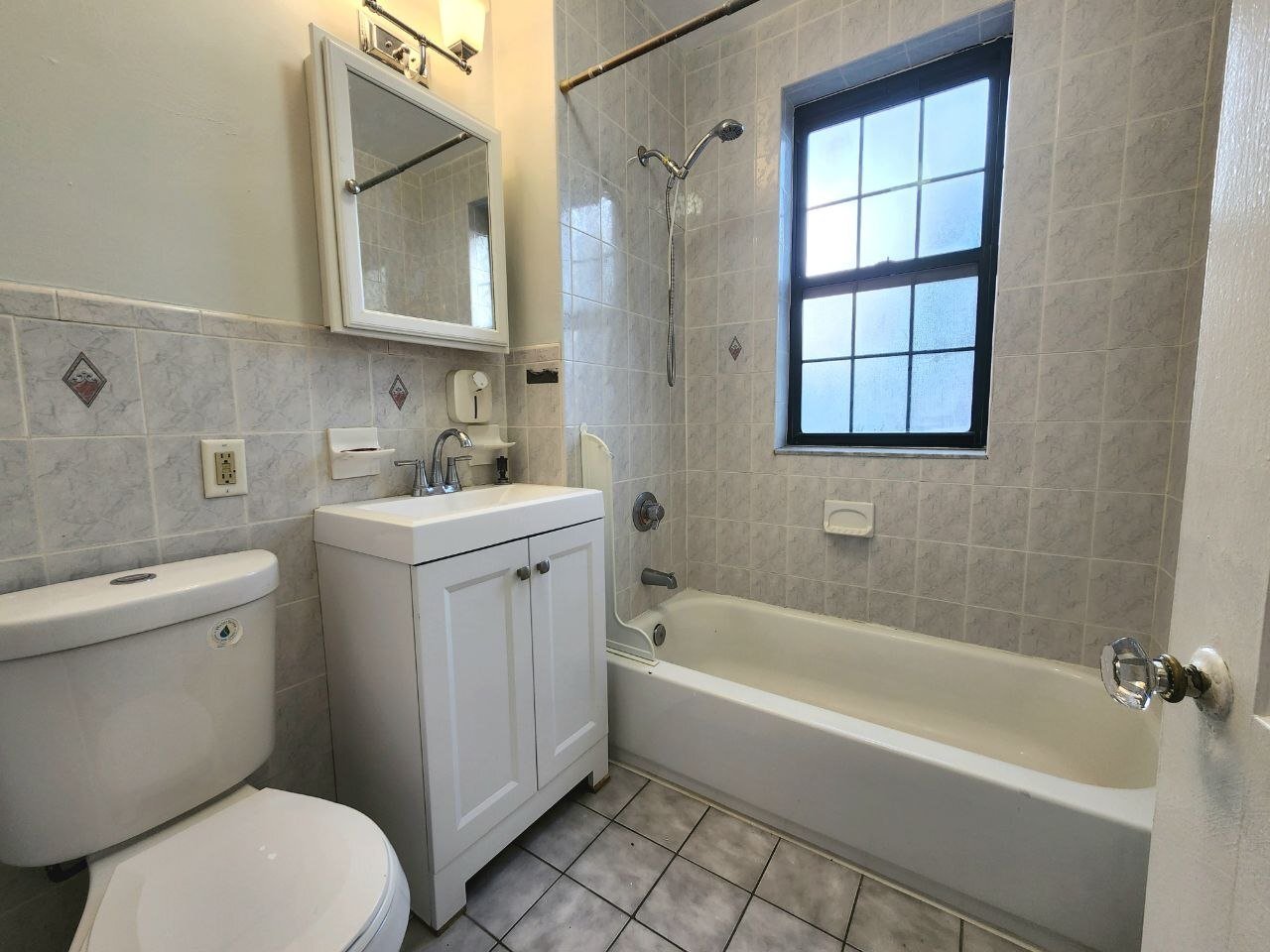 Building Photo - 109 Chestnut St