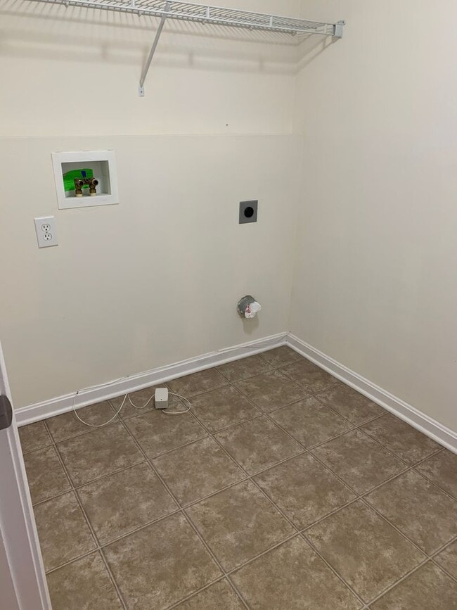 Building Photo - Beautiful 3 Bed 3 Bath Home For Rent!