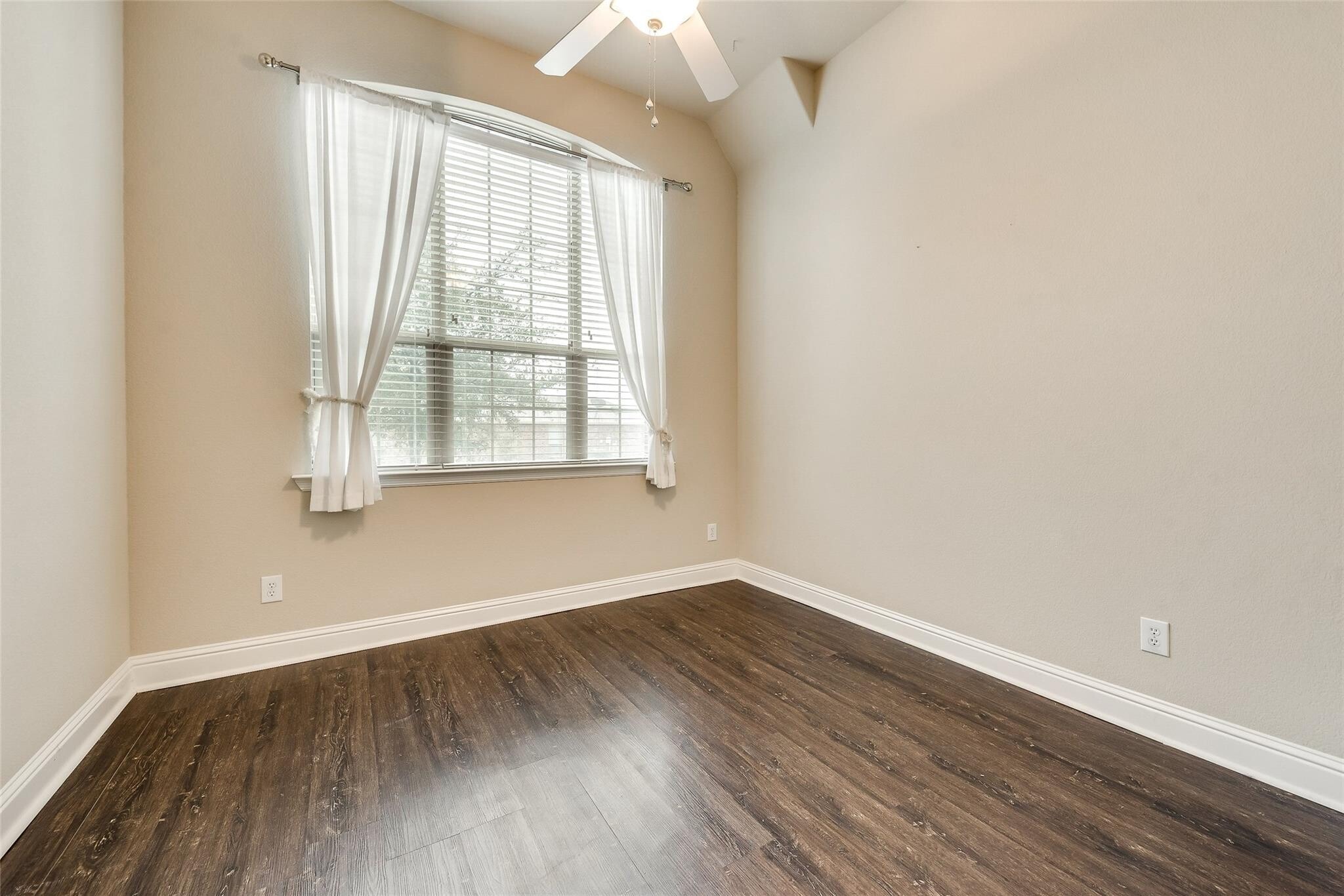 Building Photo - 1613 Applegate Way