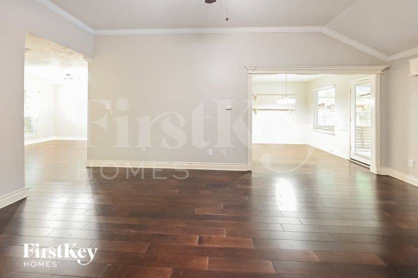 Building Photo - 6722 Woodland Oaks