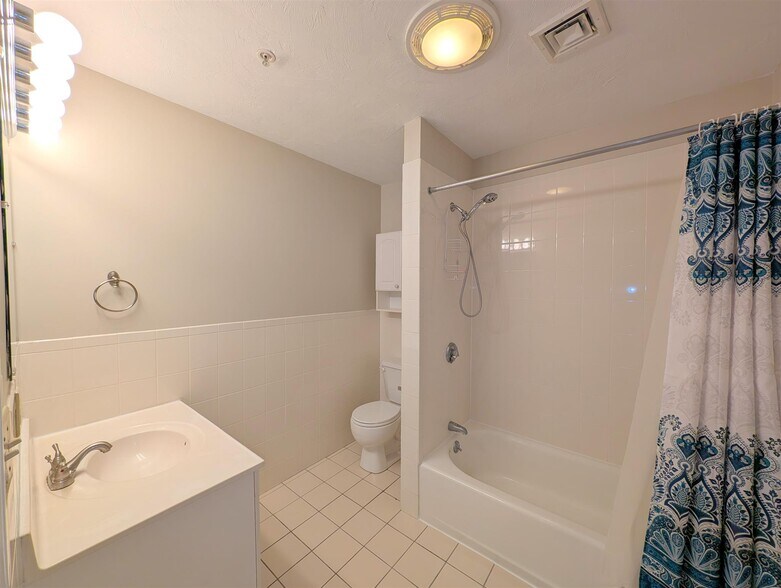 Building Photo - 470 Green St