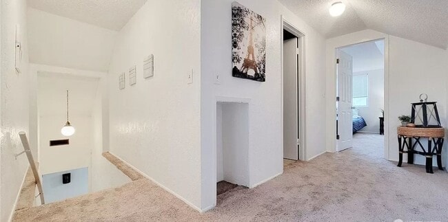 Building Photo - 4 Bedroom 2 Bath House For Rent Federal Way
