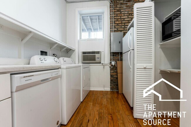 Building Photo - 1349 N Wells St