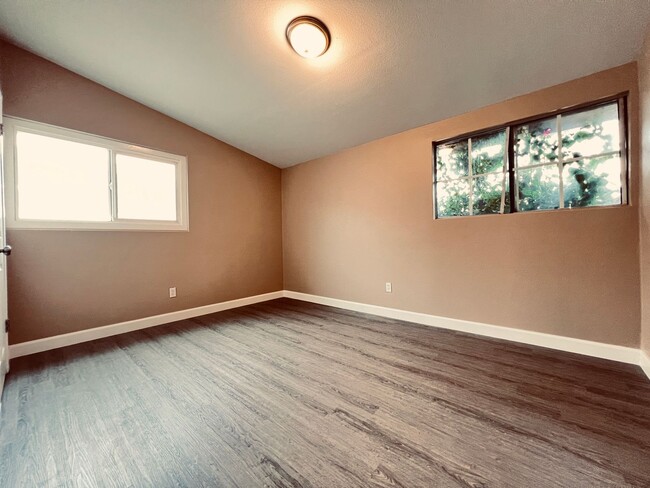 Building Photo - Recently Upgraded Poway Single-Story Home