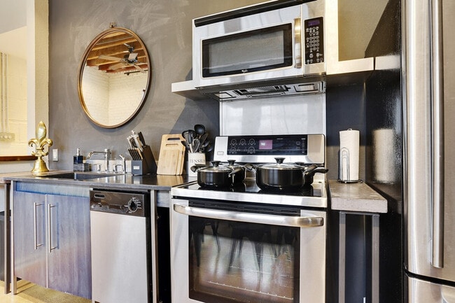 Building Photo - 1041 Constance St