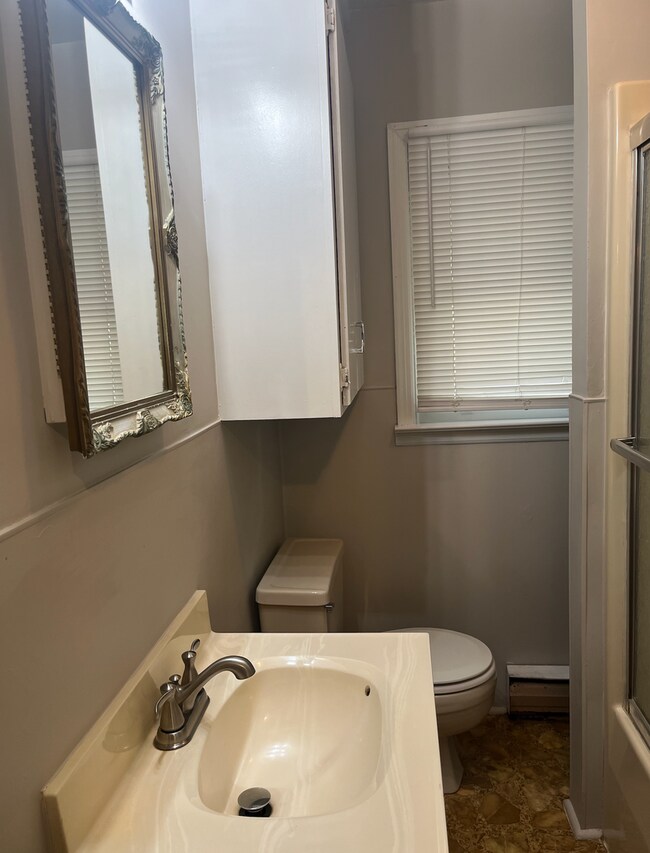 Building Photo - 533 Edw