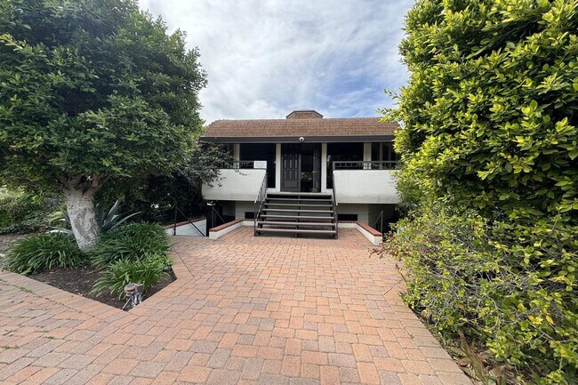 Building Photo - 5279 Newcastle Ave