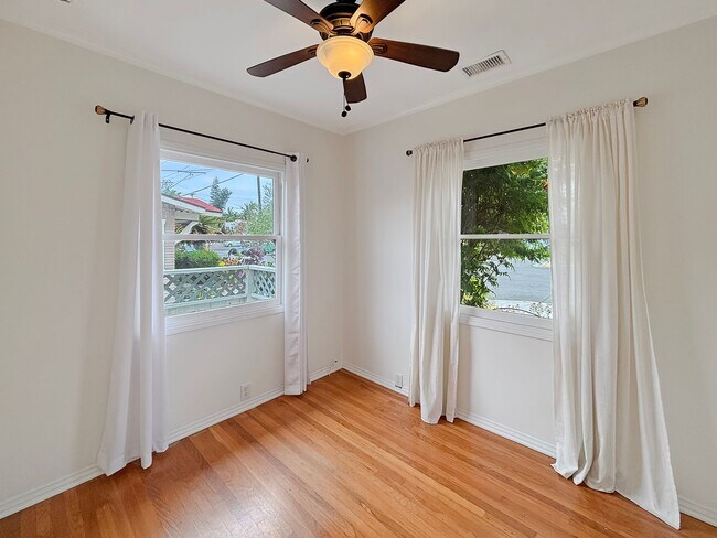 Building Photo - Stunning 3BD/1.5BA Home in North Park W/ W...