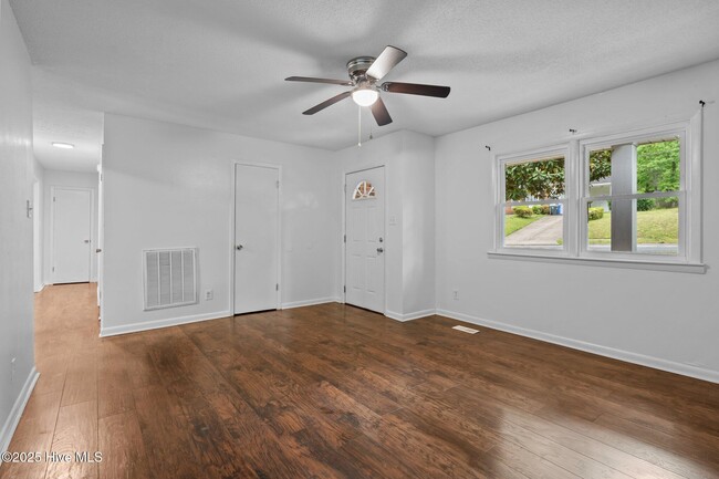 Building Photo - 5364 Silver Pine Dr
