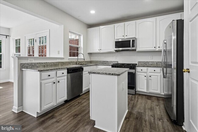 Building Photo - 3802 Koval Ln