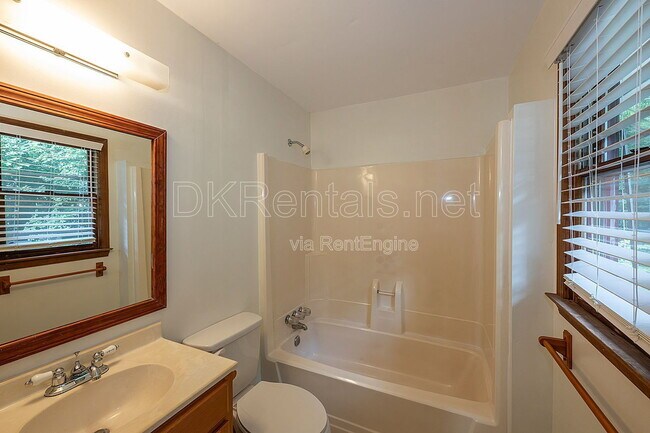 Building Photo - 425 Ansley St