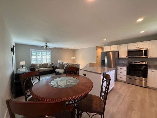 Building Photo - Fully Furnished 3 Bedroom, 2 Bath Home wit...