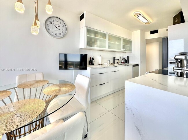 Building Photo - 3640 Yacht Club Dr