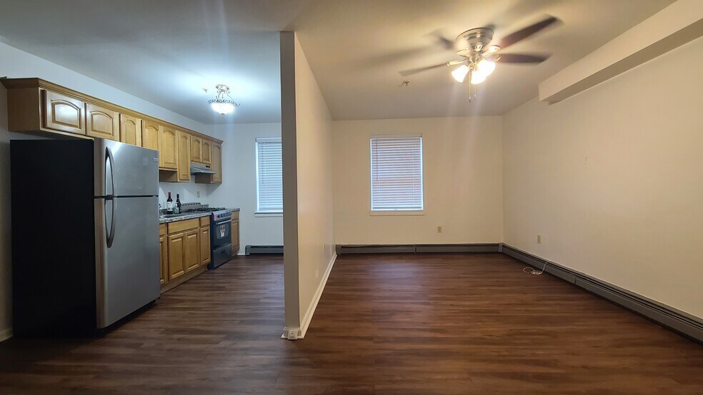 Primary Photo - 134 71st St